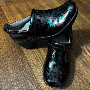 Giani Bernini Comfort Trek Women Shoe Size 8 Comfort Clog Floral Multicolored
